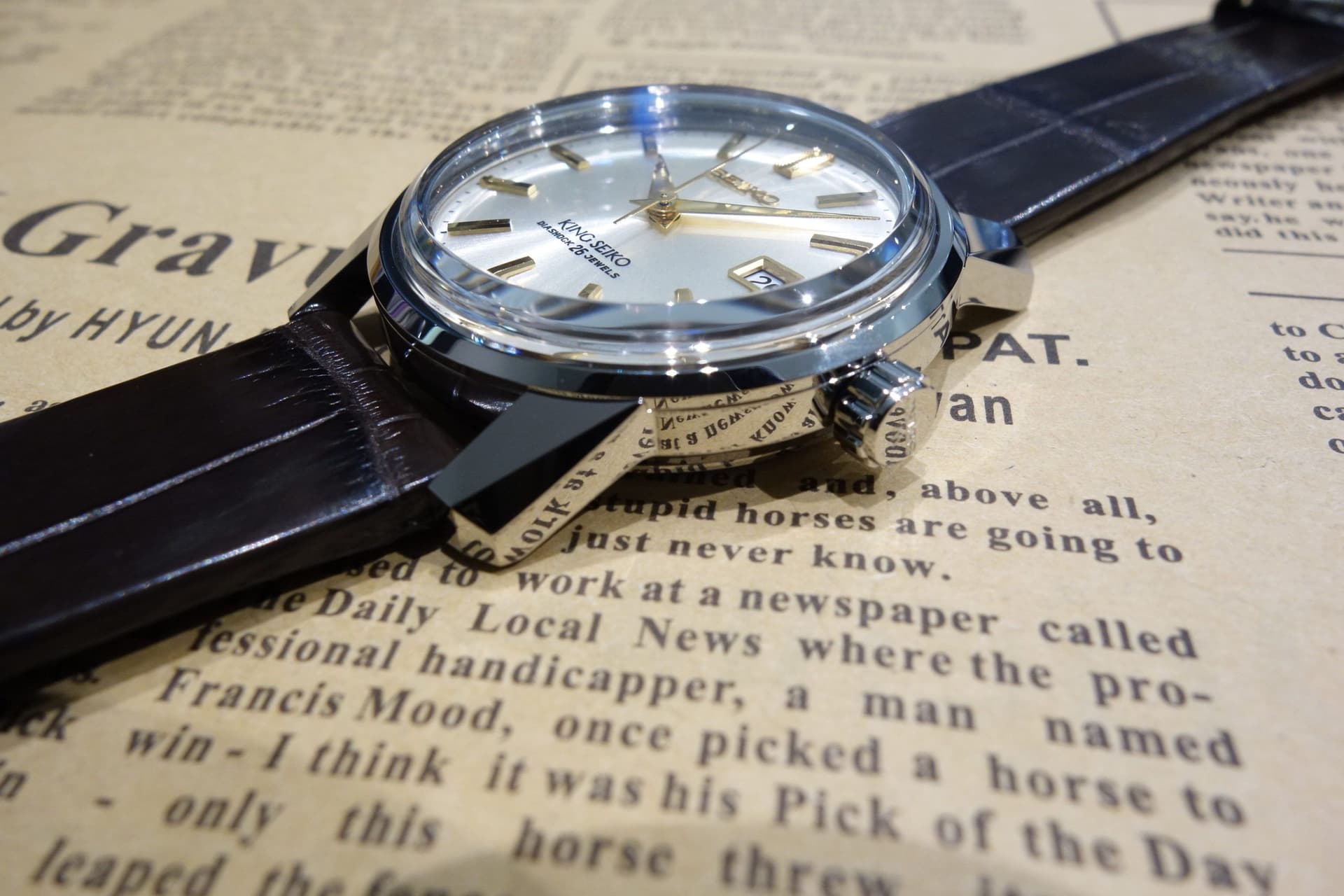 Discover the Elegance and Precision of a Classic Dress Watch