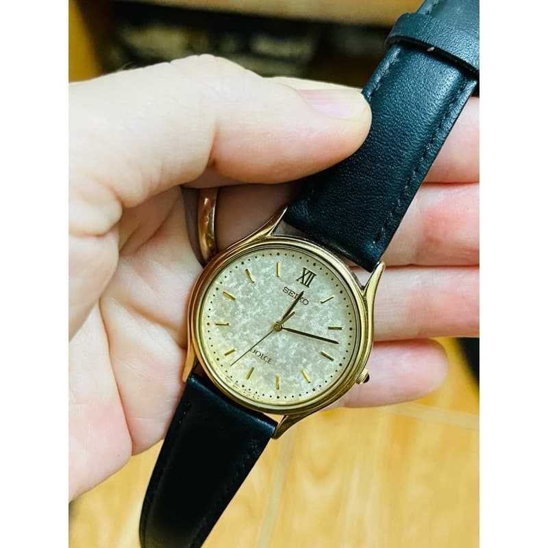 Seiko Quartz Dress Watch – Gold-Tone Rectangular 25×34 mm – Two-Hand – Vintage Japan